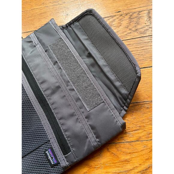 PATAGONIA Refugio Padded Laptop Sleeve for 14" Laptop - Picture 4 of 10